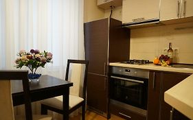 Квартира рядом с метро (300метров) Холодная гора